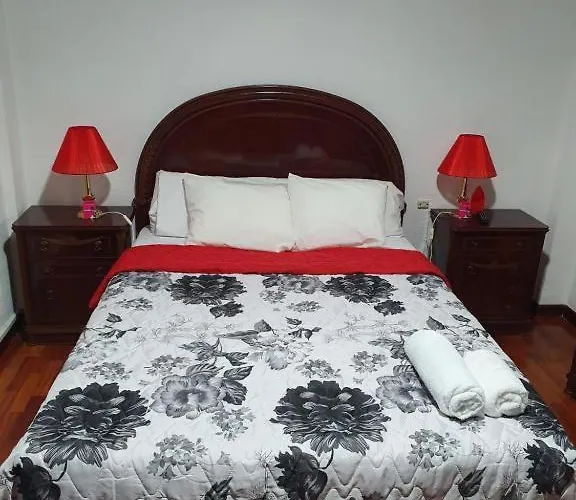 Iluminado Festivo Cerca Del Centro Lägenhet *