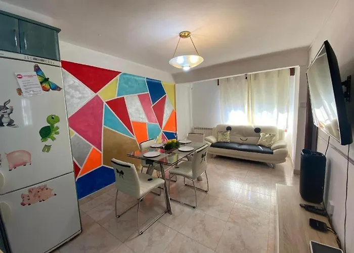 Iluminado Festivo Cerca Del Centro Lägenhet *